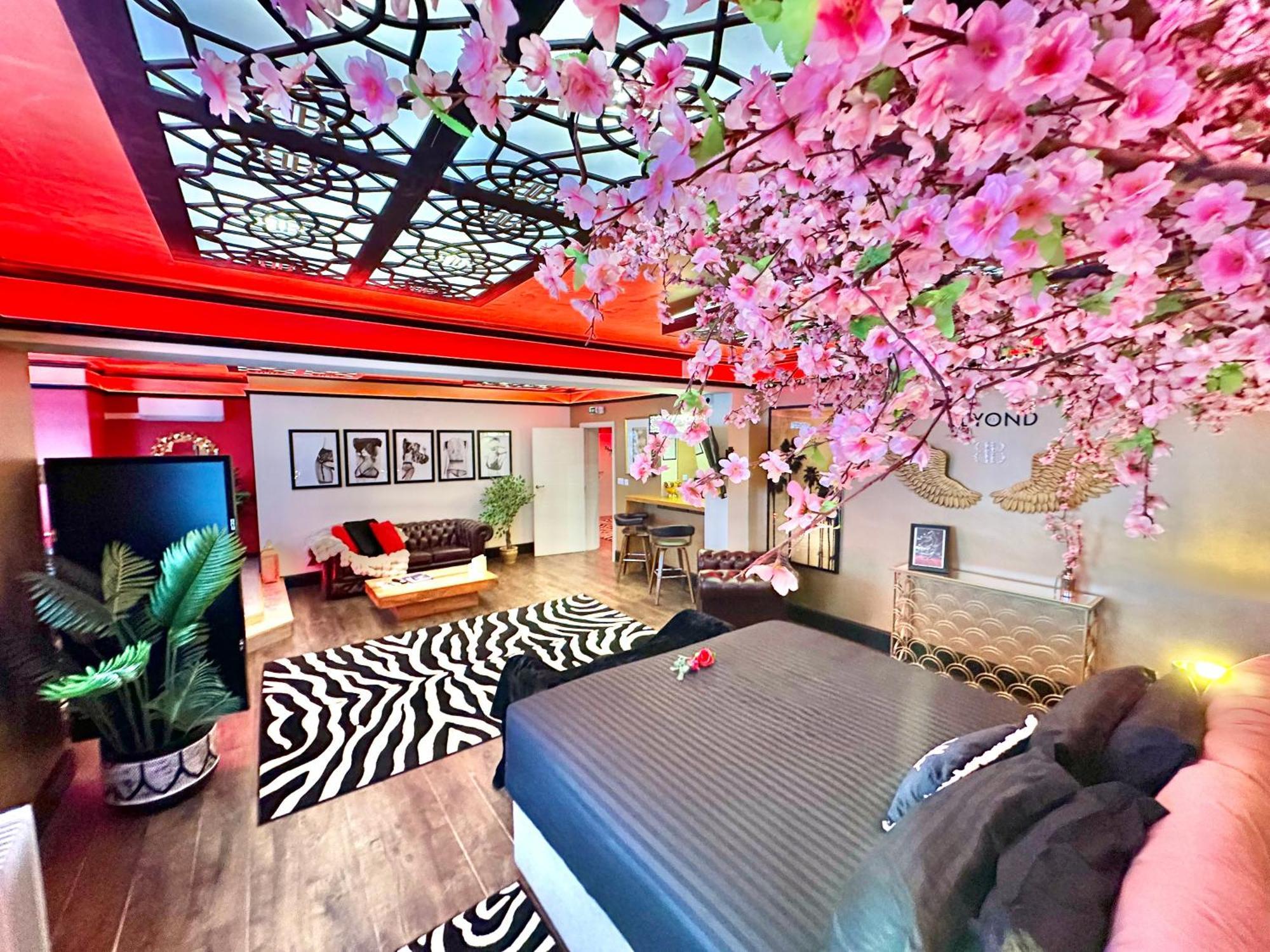 Beyond - Romantic Basement Apartment - Close To Beach - With Parking Bournemouth Eksteriør billede