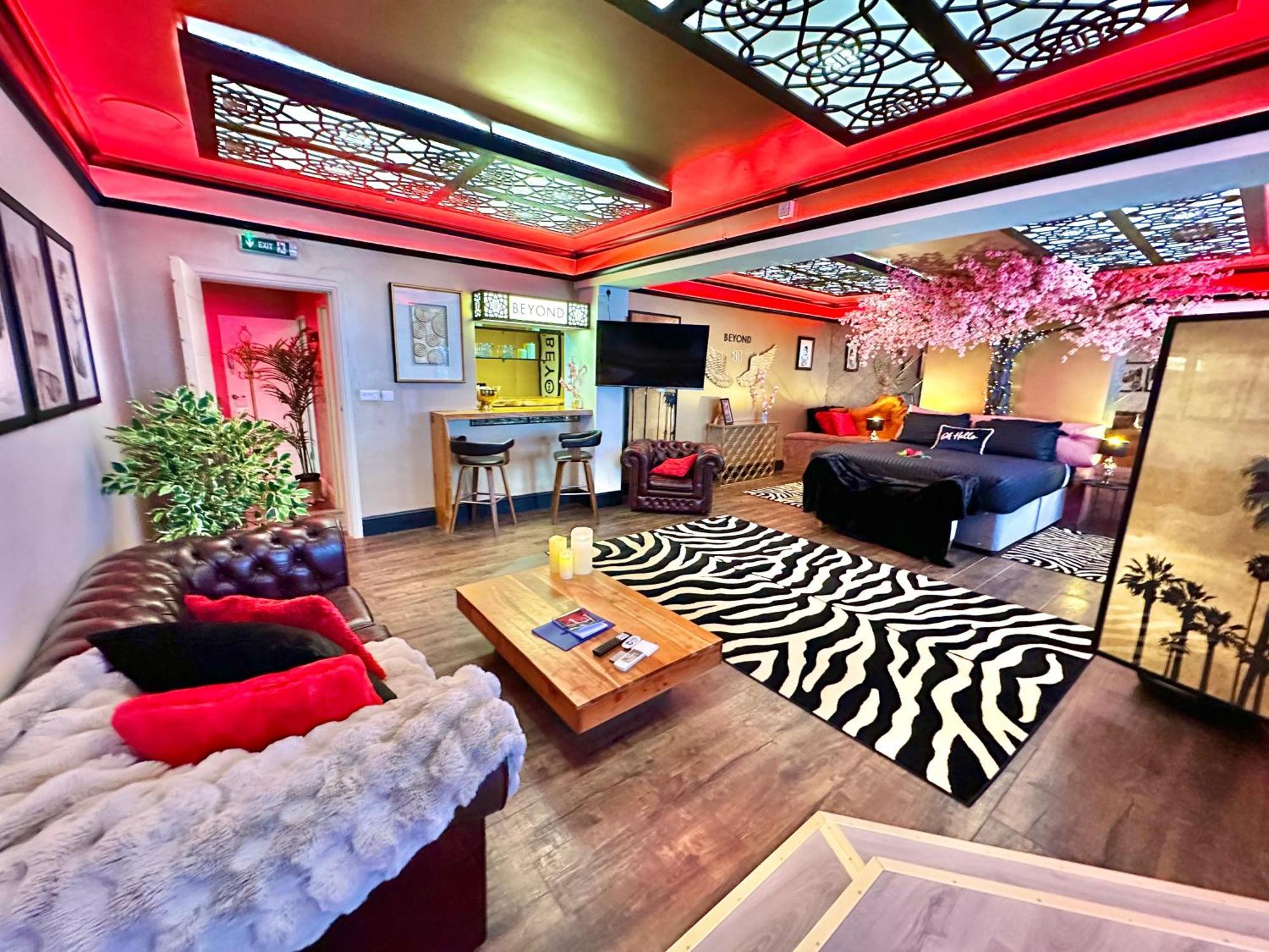 Beyond - Romantic Basement Apartment - Close To Beach - With Parking Bournemouth Eksteriør billede