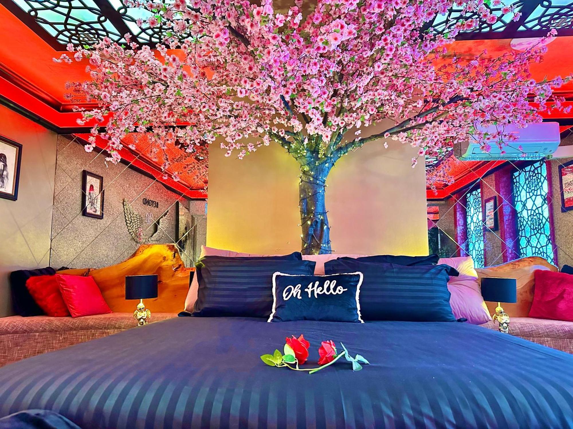 Beyond - Romantic Basement Apartment - Close To Beach - With Parking Bournemouth Eksteriør billede