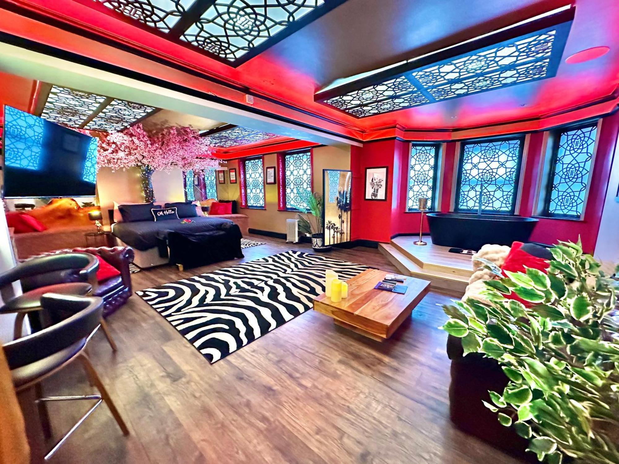 Beyond - Romantic Basement Apartment - Close To Beach - With Parking Bournemouth Eksteriør billede