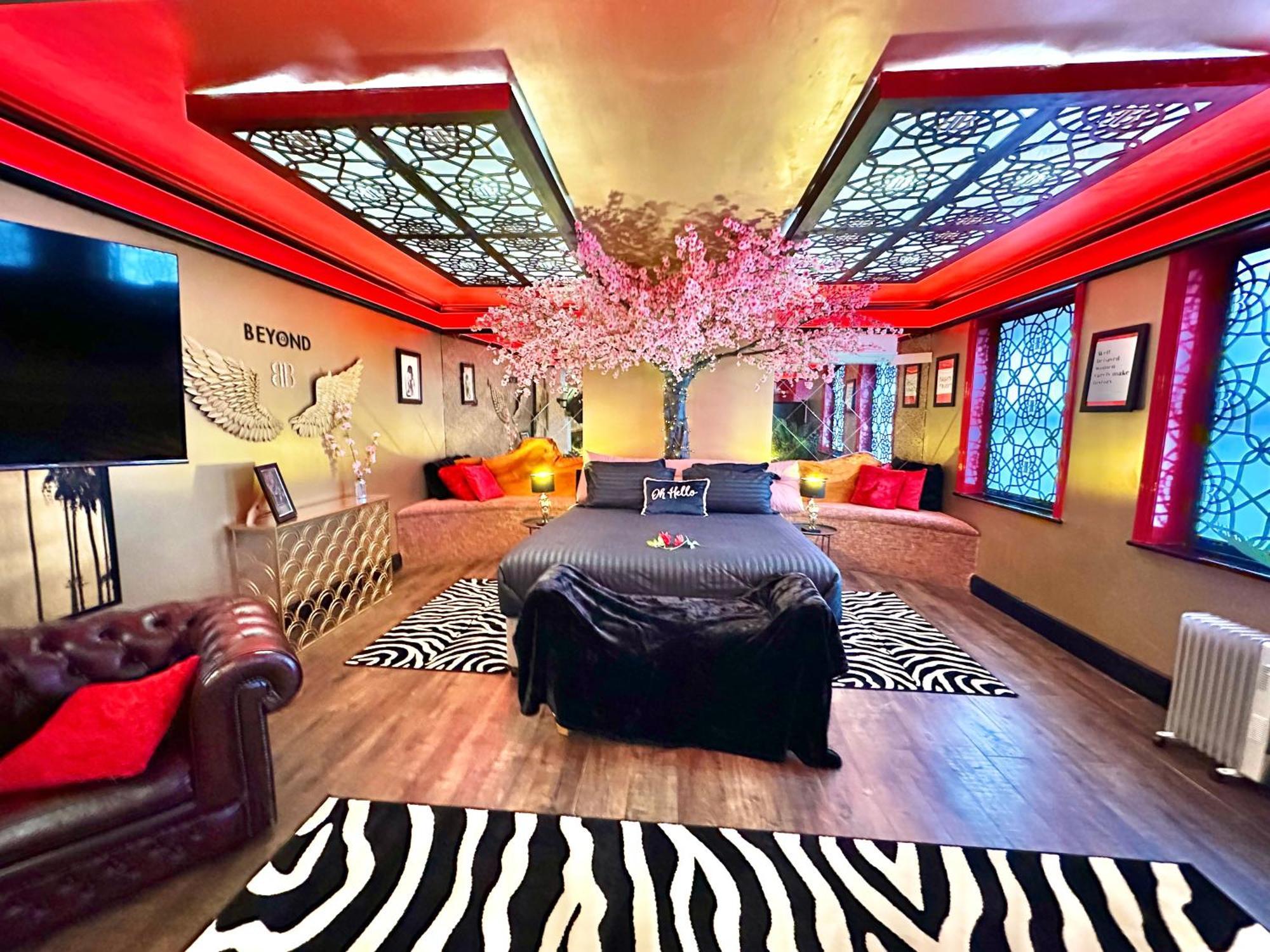Beyond - Romantic Basement Apartment - Close To Beach - With Parking Bournemouth Eksteriør billede