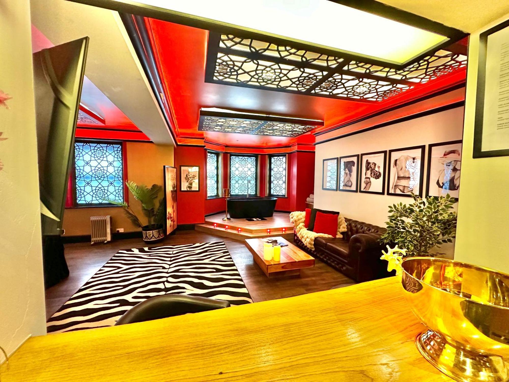 Beyond - Romantic Basement Apartment - Close To Beach - With Parking Bournemouth Eksteriør billede